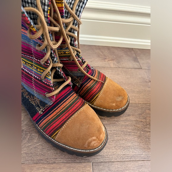 Peruvian handmade boots, extremely comfy, light wear on toes, size 38 fits 39 - Picture 3 of 5